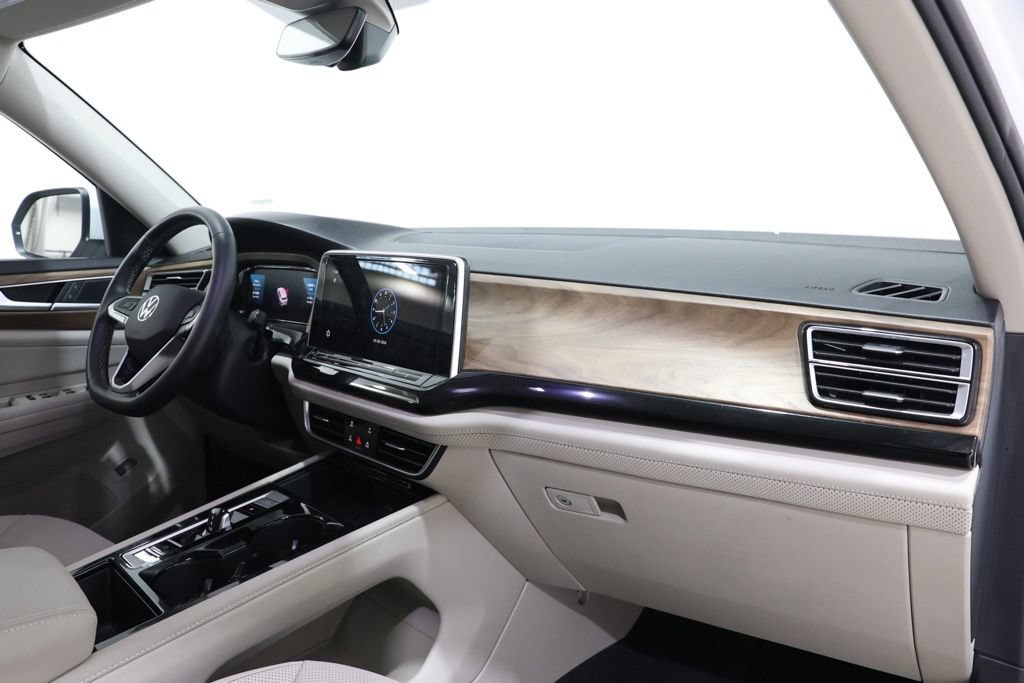 Used 2025 Volkswagen Atlas SE FWD image 14