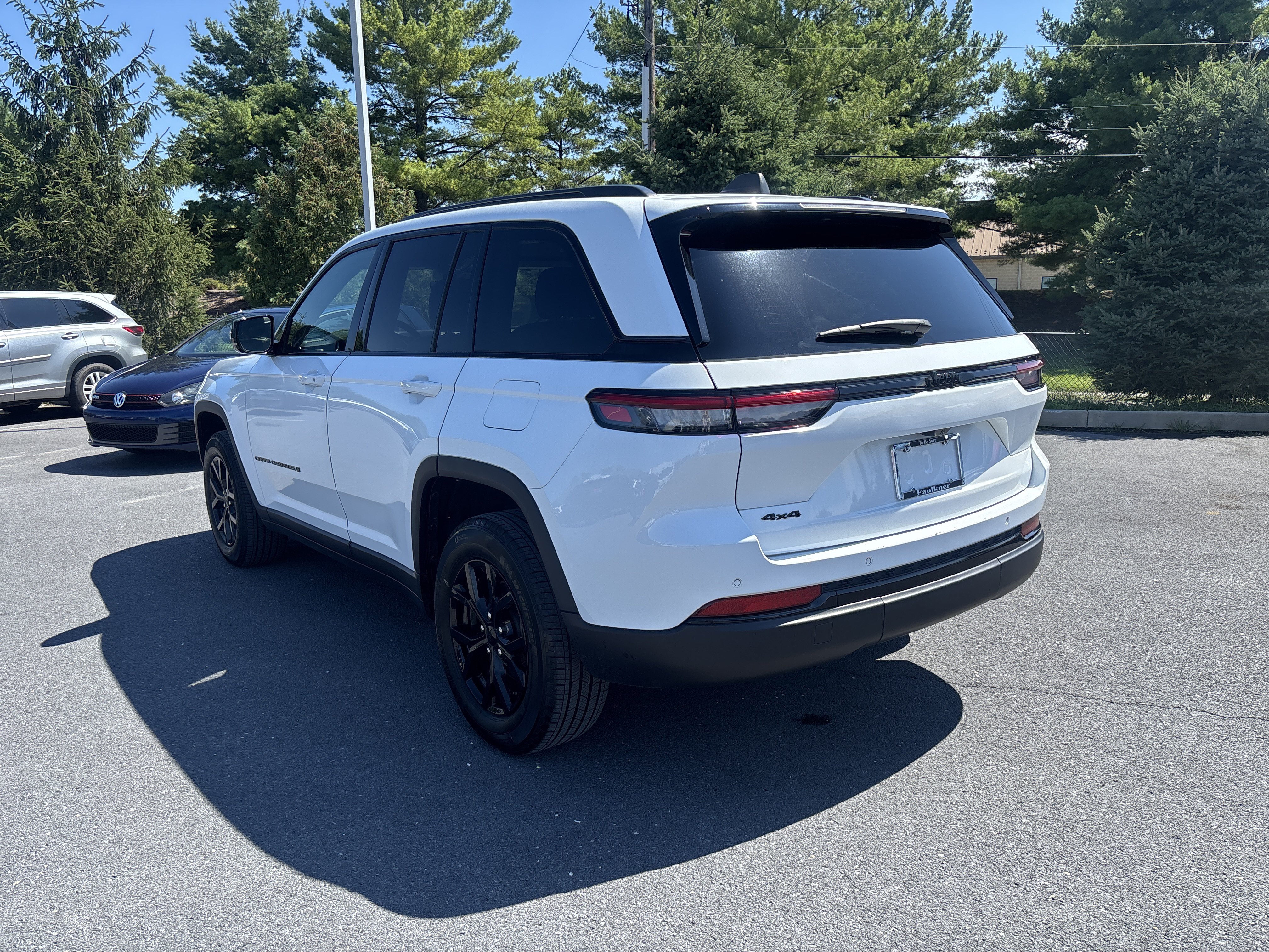 Used 2025 Jeep Grand Cherokee Altitude AWD/4WD image 17
