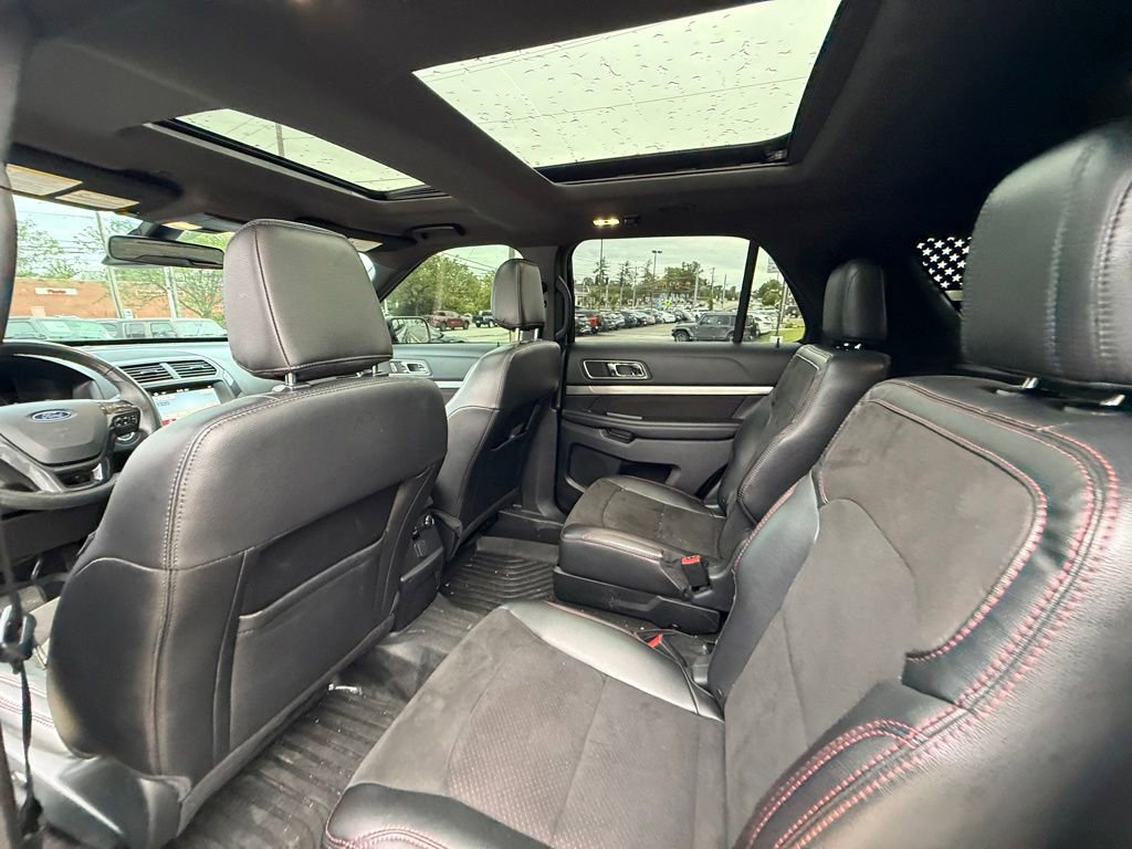 Used 2018 Ford Explorer XLT w/ Equipment Group 202A AWD/4WD image 24