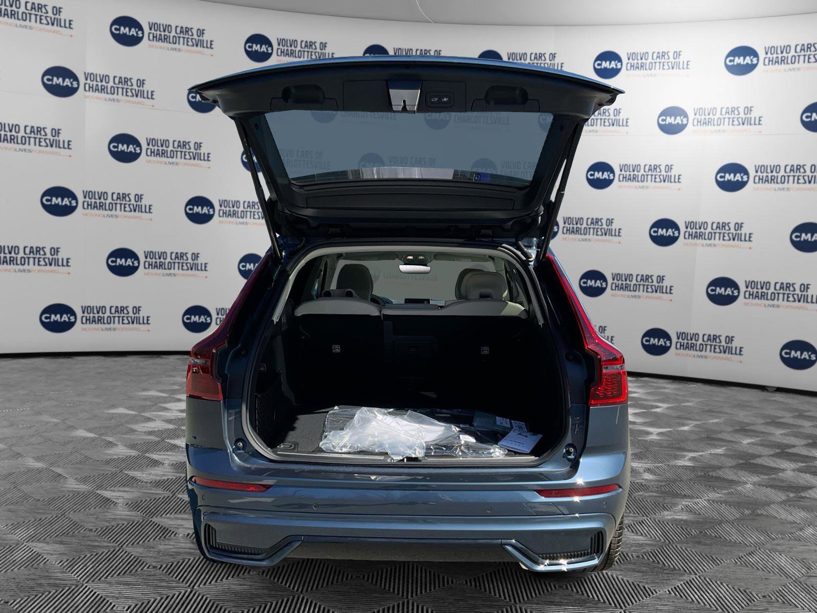 New 2026 Volvo XC60 B5 Ultra w/ Climate Package image 11