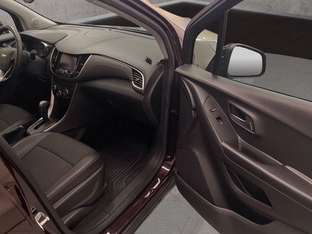 Used 2022 Chevrolet Trax LT w/ LT Convenience Package AWD/4WD image 20