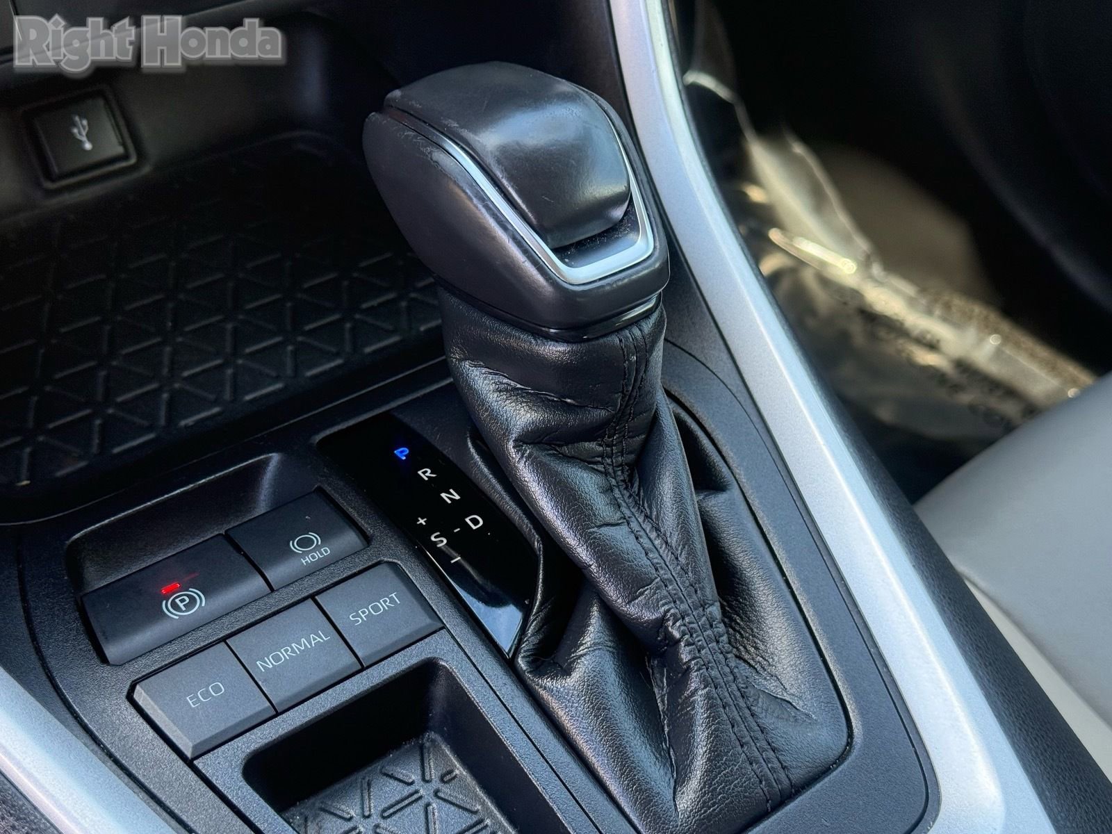 Used 2021 Toyota RAV4 XLE Premium image 23