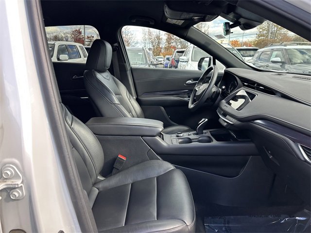 Used 2022 Cadillac XT4 Luxury w/ Cold Weather Package image 33