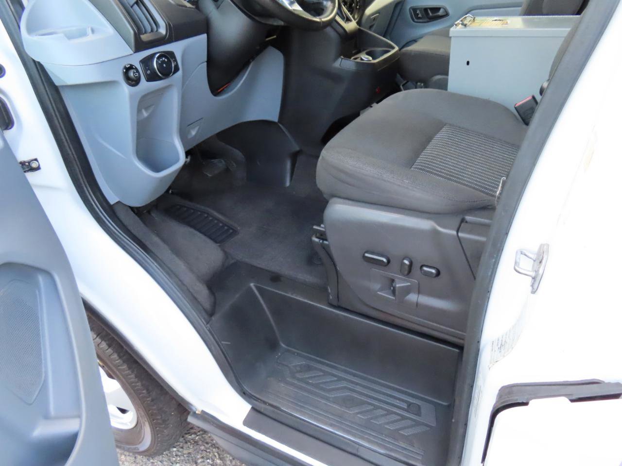 Used 2018 Ford Transit 250 130 Low Roof RWD image 7