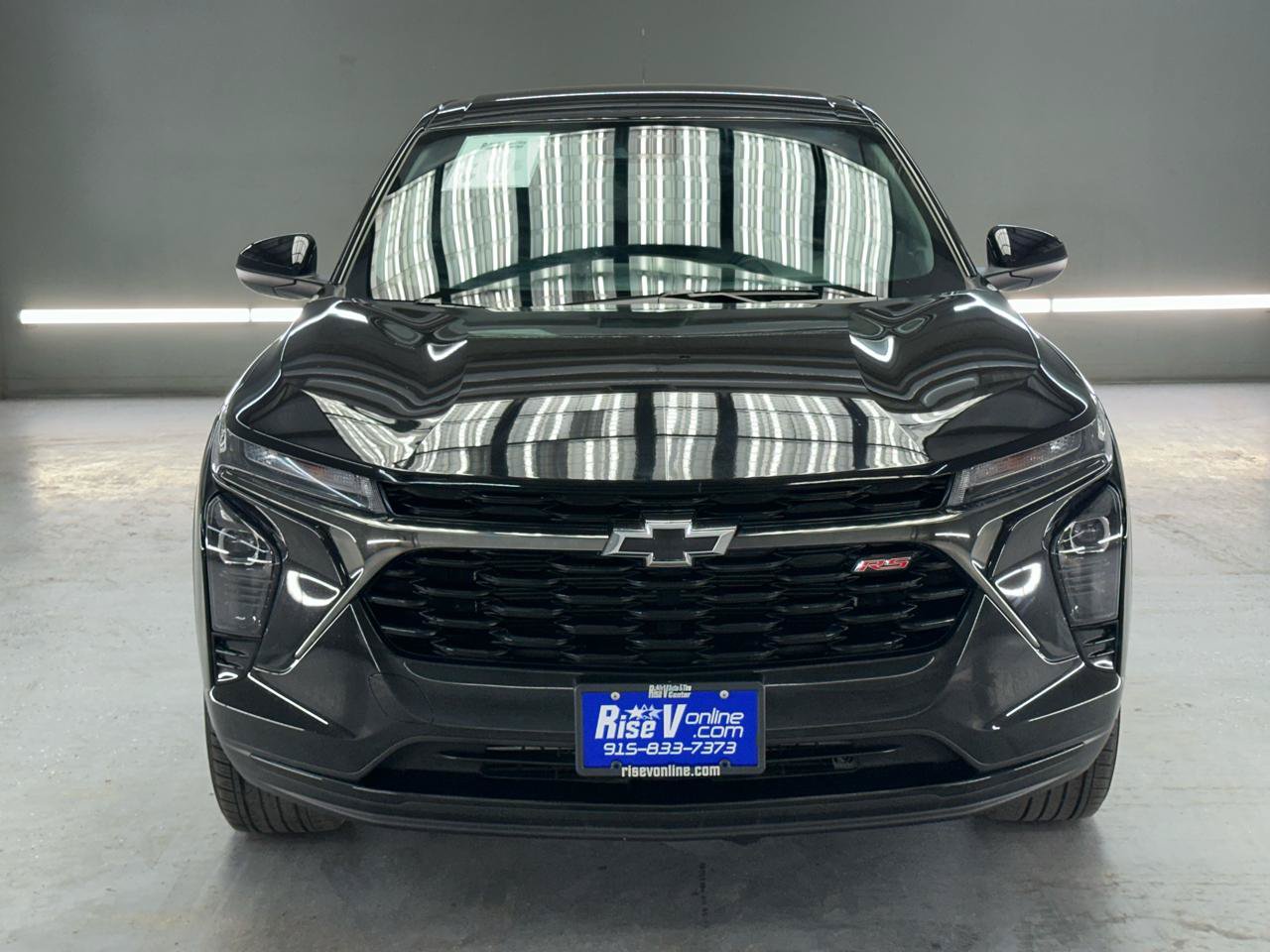 Used 2024 Chevrolet Trax RS FWD image 2