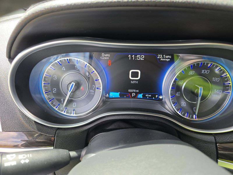 Used 2015 Chrysler 300 Limited image 8