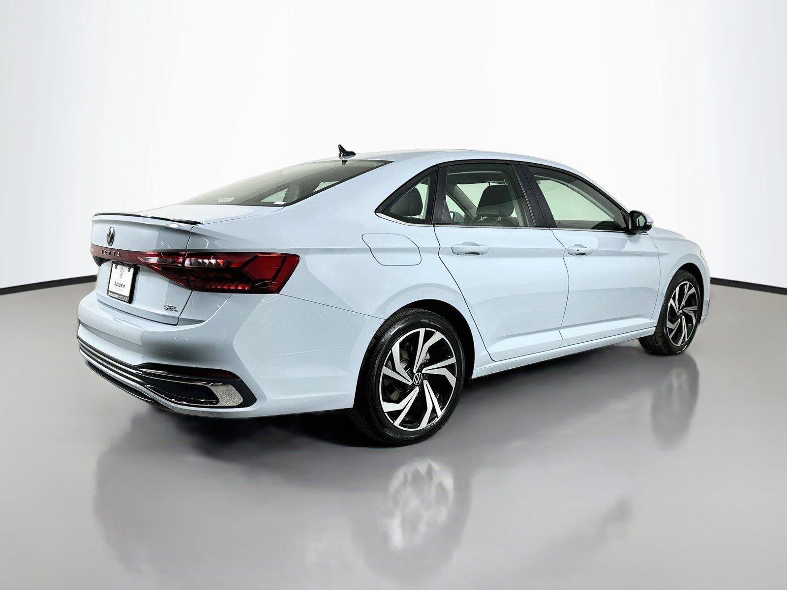 Certified 2026 Volkswagen Jetta SEL FWD image 5