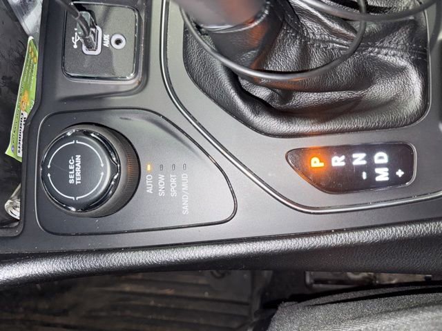 Used 2020 Jeep Cherokee Latitude Plus image 8