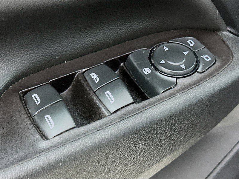 Used 2021 Chevrolet Equinox LT image 18