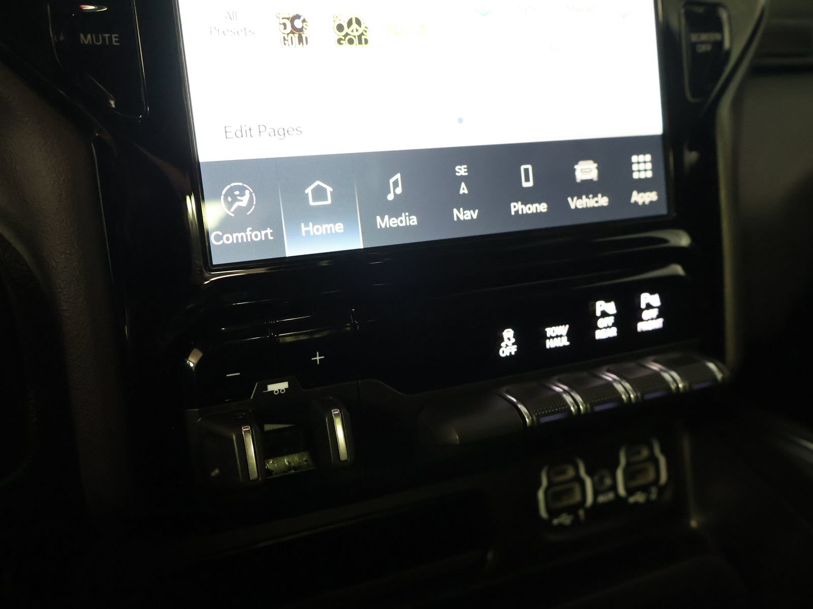 Used 2024 RAM 1500 Laramie AWD/4WD image 38