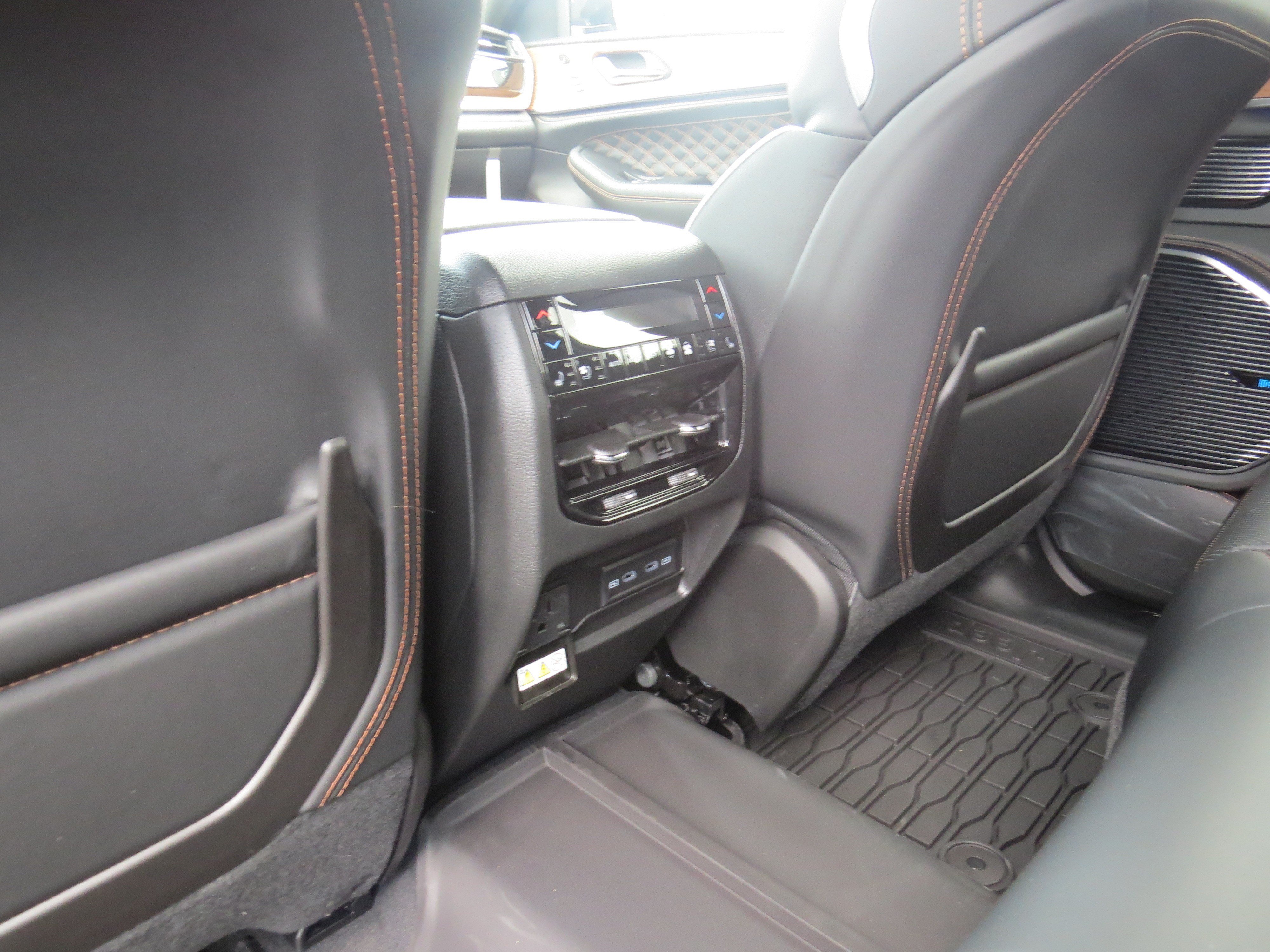New 2026 Jeep Grand Cherokee Summit AWD/4WD image 13