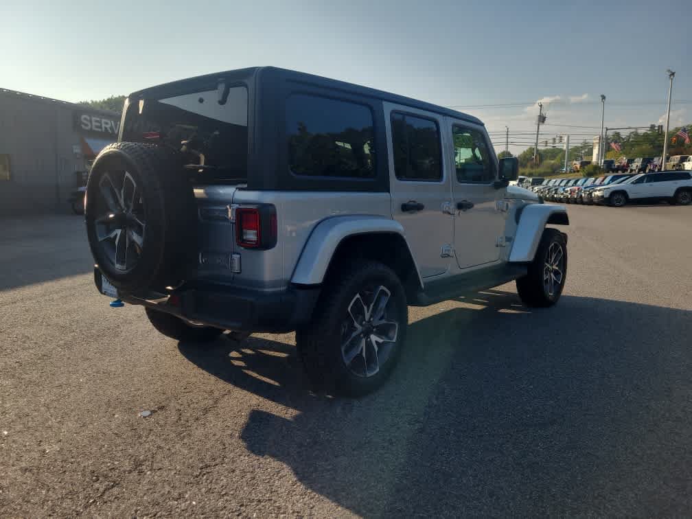 Used 2024 Jeep Wrangler Unlimited w/ Convenience Group AWD/4WD image 6