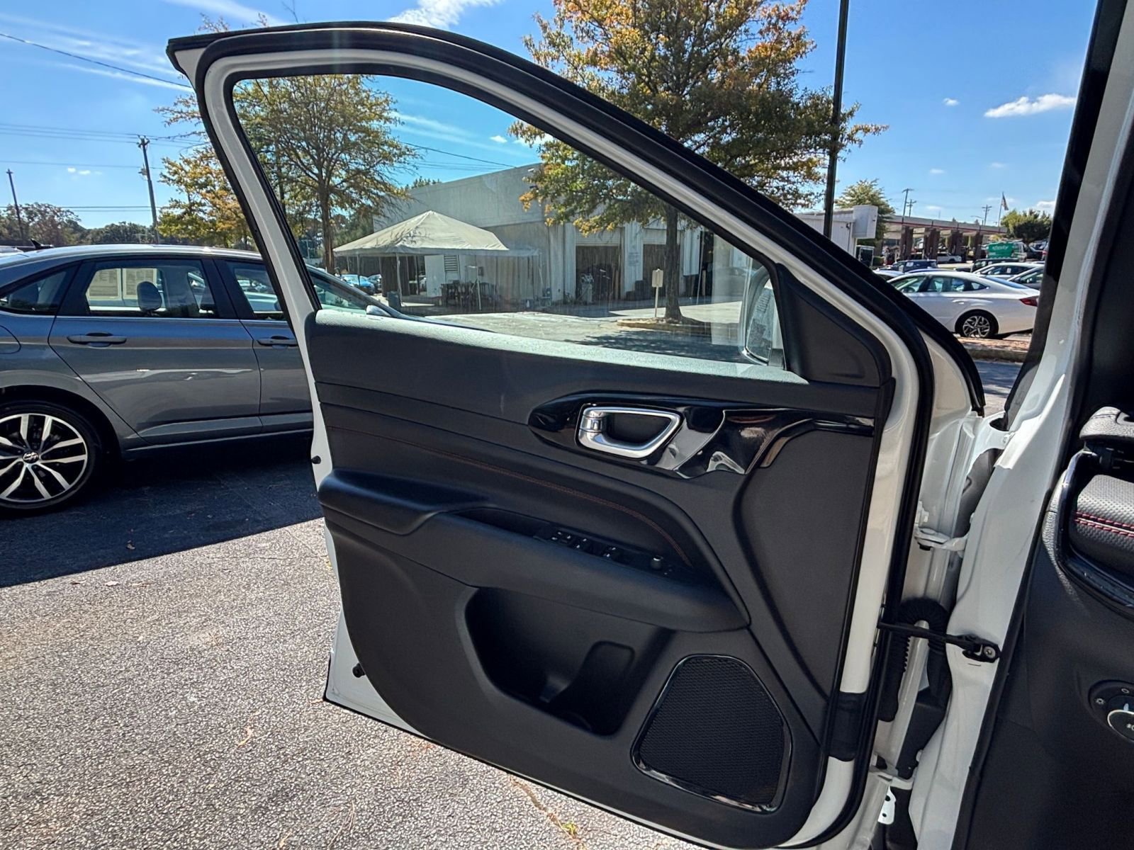 Used 2025 Jeep Compass Trailhawk image 20