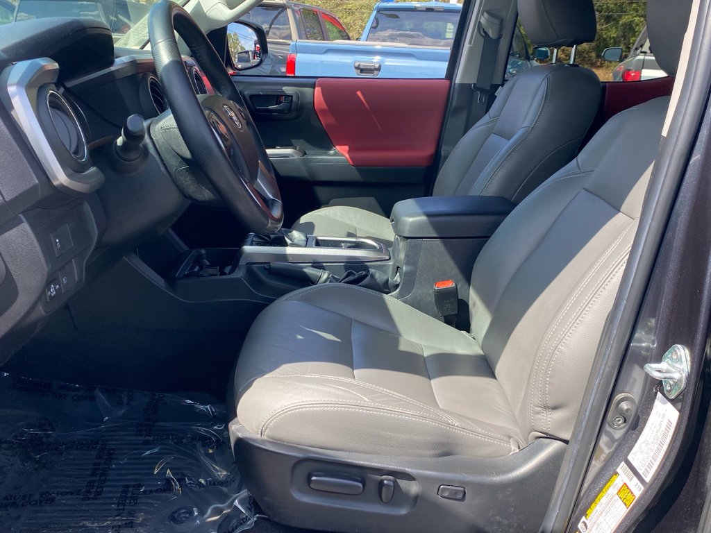 Used 2023 Toyota Tacoma SR5 w/ Technology Package image 5