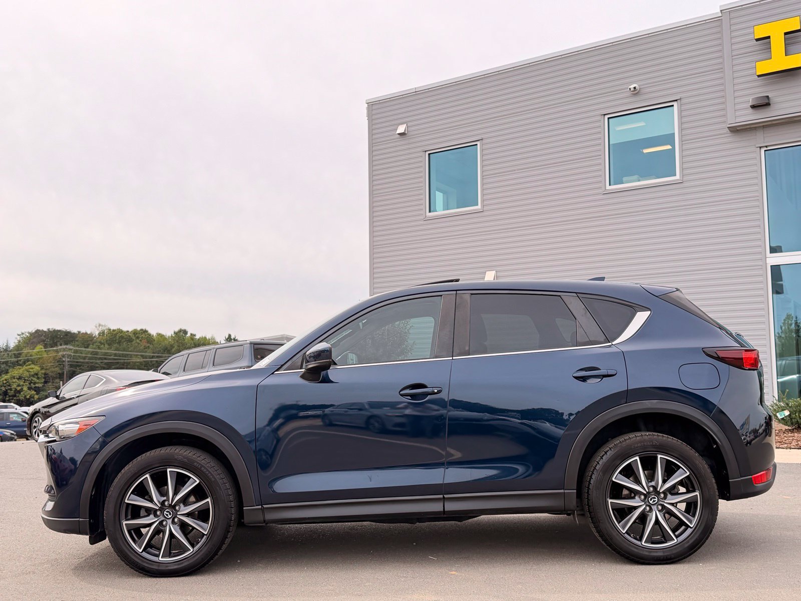 Used 2017 MAZDA CX-5 Touring w/ Preferred Equipment Package AWD/4WD image 13