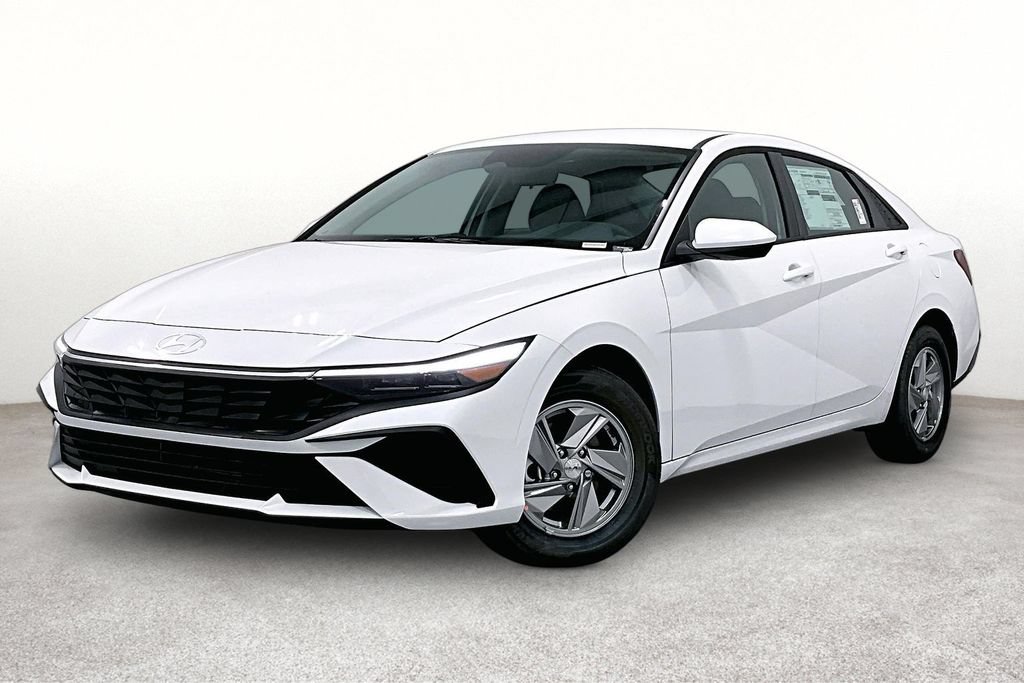 Used 2026 Hyundai Elantra SE FWD image 2