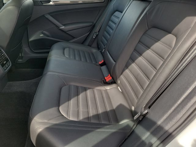 Used 2017 Volkswagen Passat 1.8T SEL Premium FWD image 11