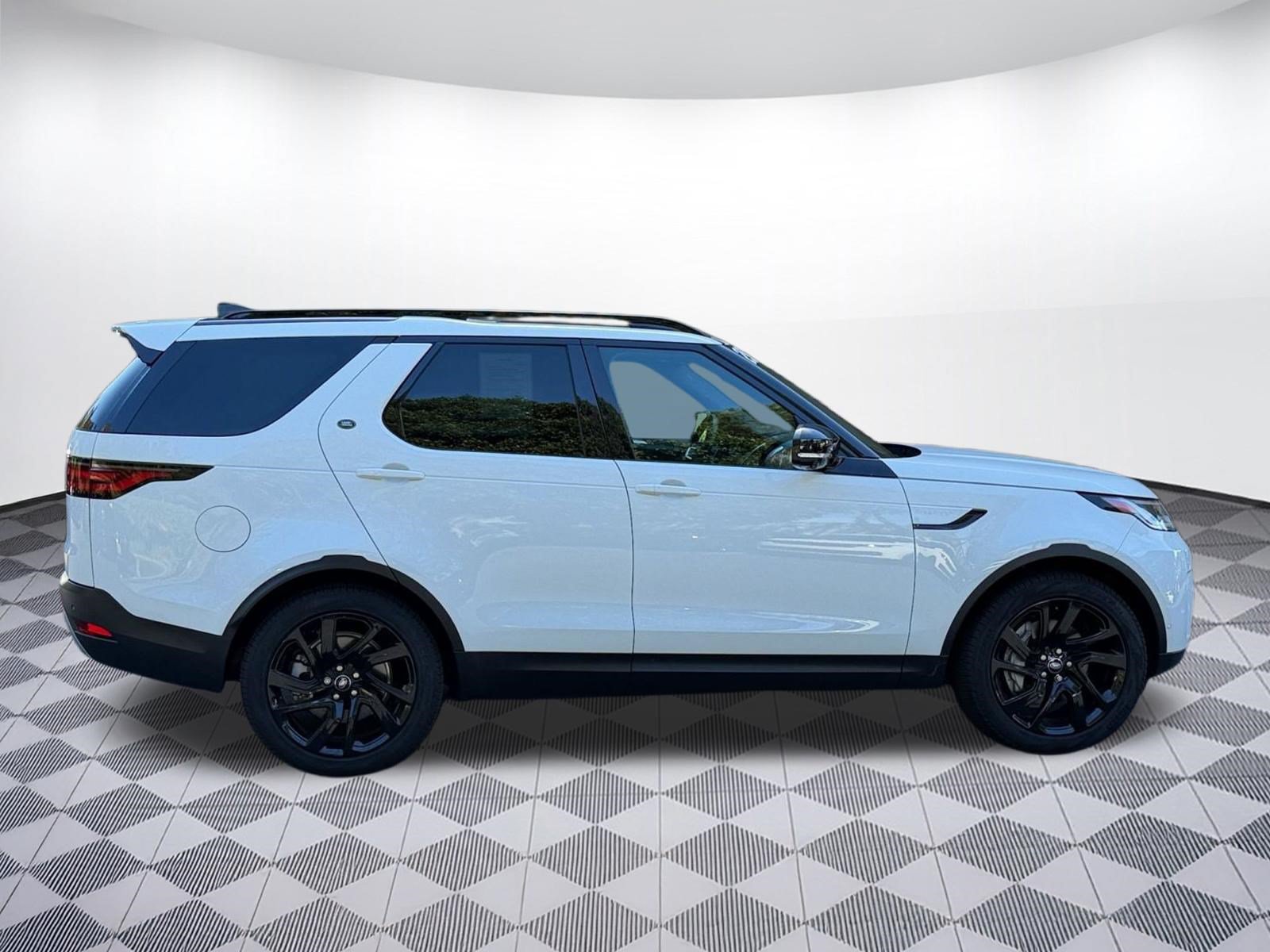 Certified 2025 Land Rover Discovery S AWD/4WD image 8