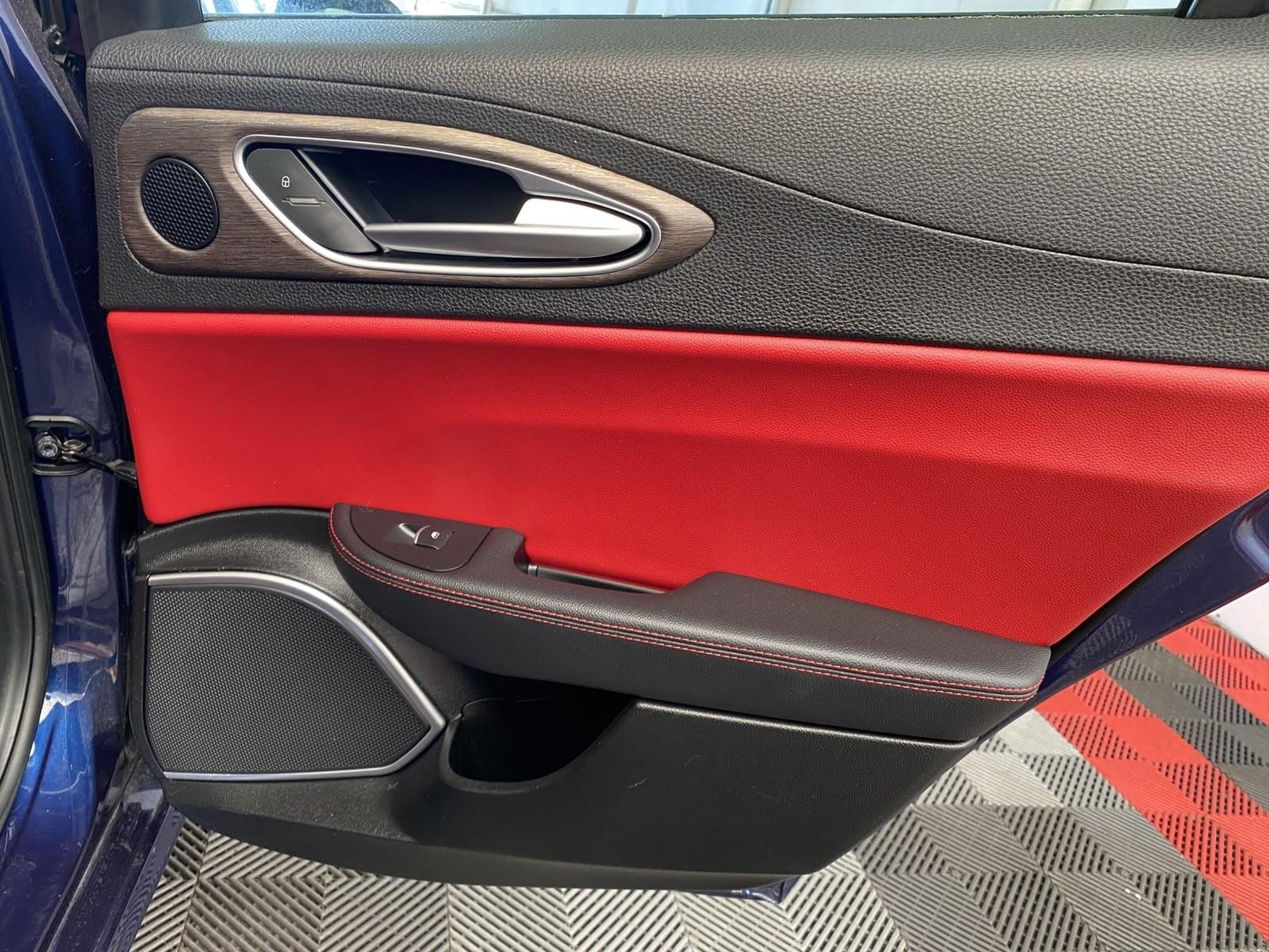 Used 2019 Alfa Romeo Giulia Ti AWD/4WD image 10