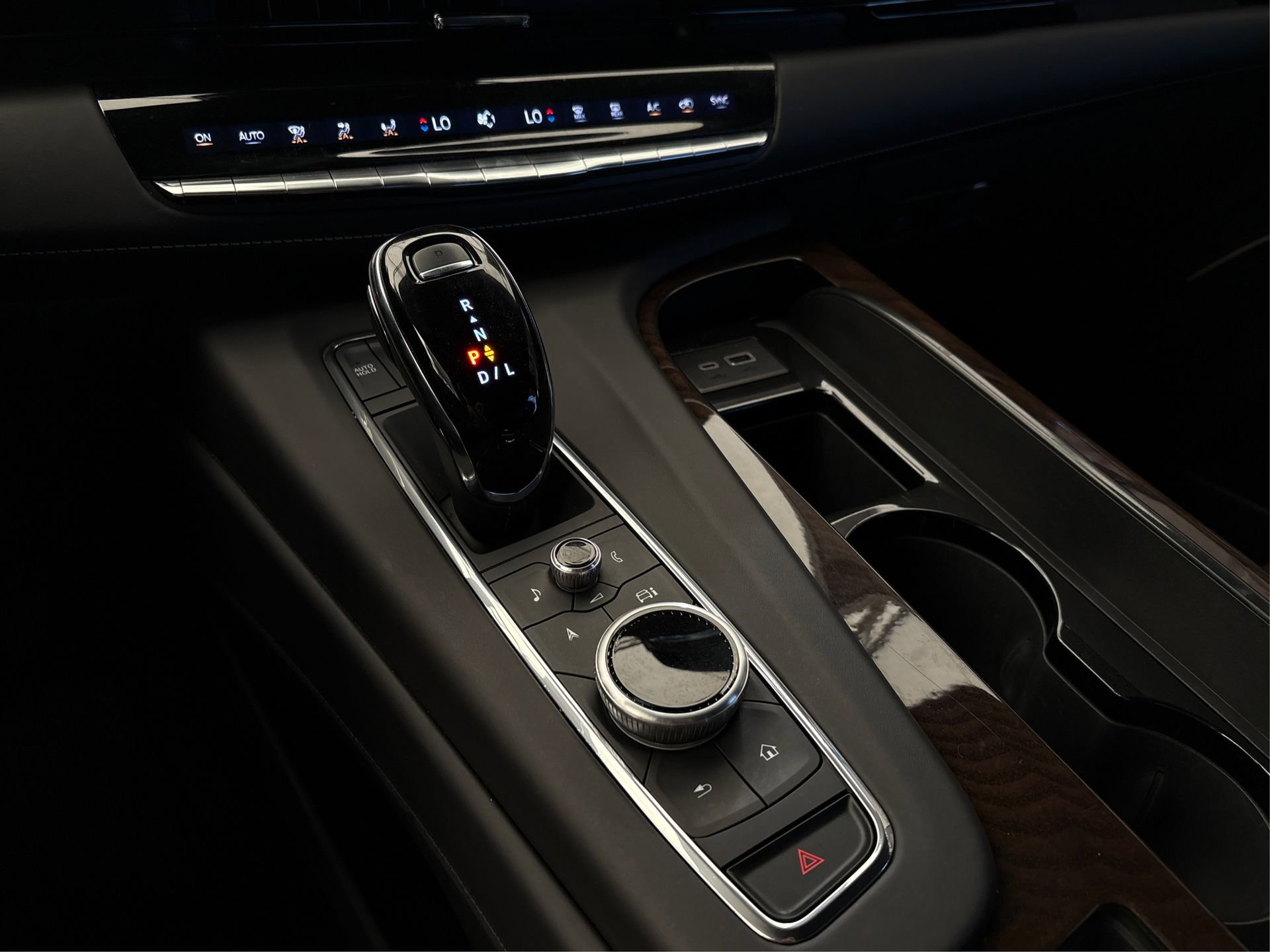 Used 2024 Cadillac Escalade Premium Luxury Platinum image 30