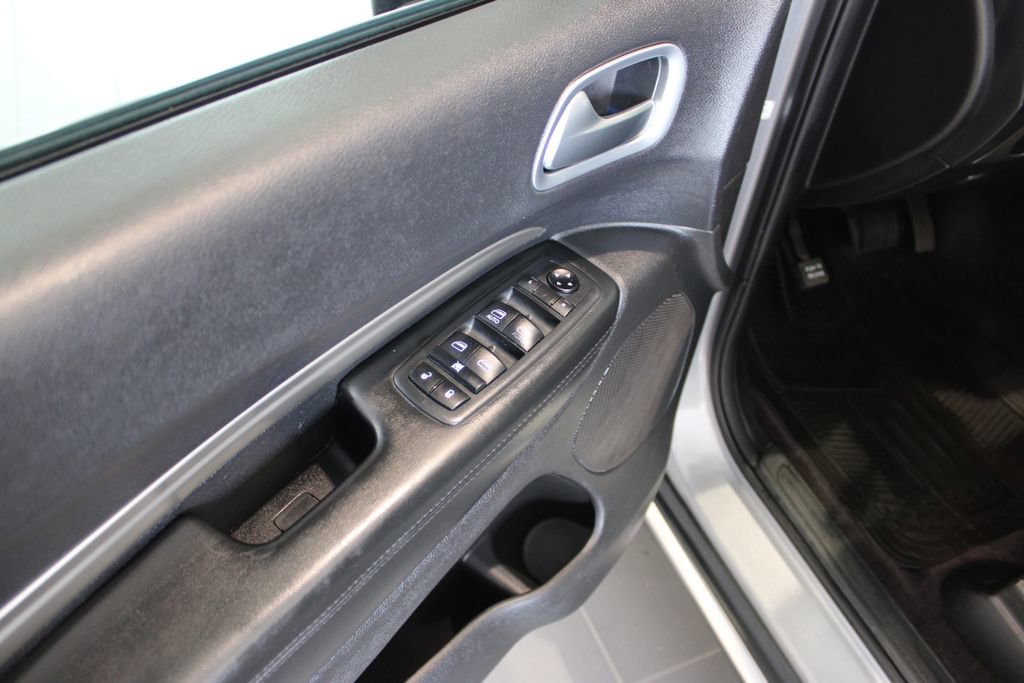 Used 2019 Dodge Durango SXT w/ 3rd Row Seating Group AWD/4WD image 29