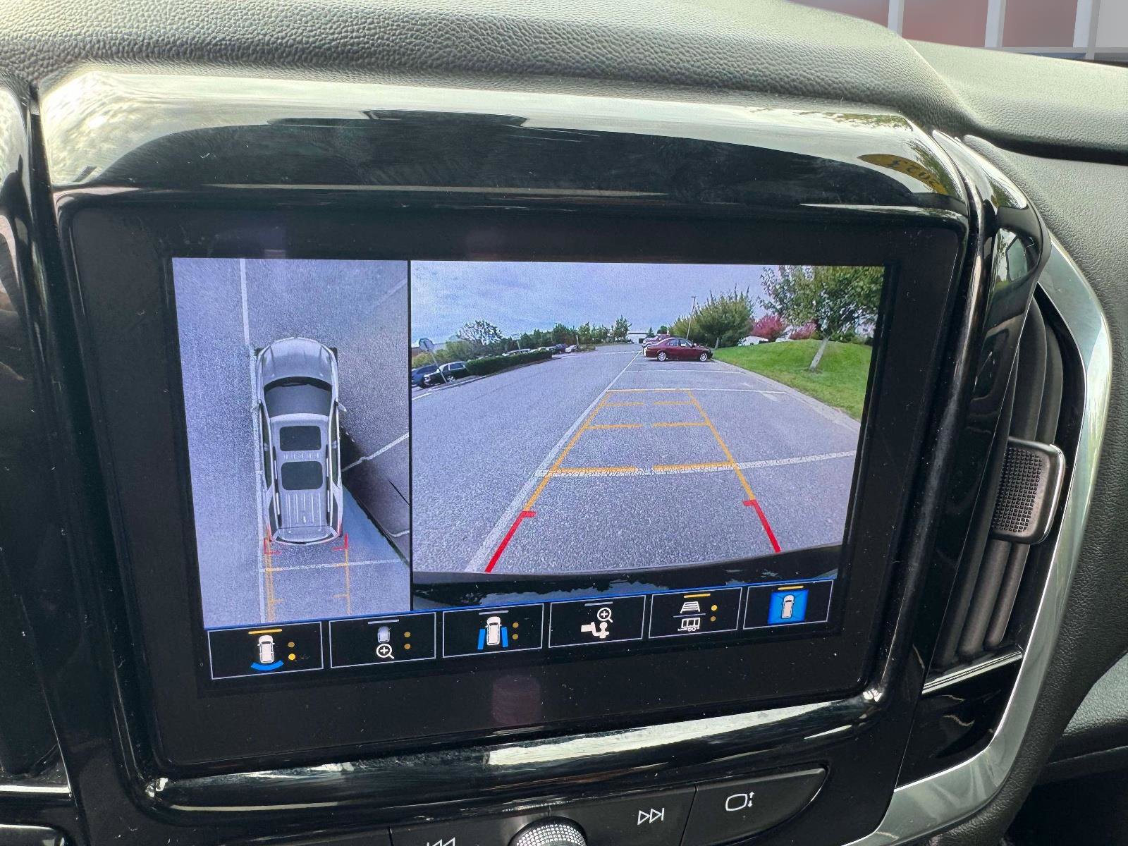 Used 2023 Chevrolet Traverse Premier image 26