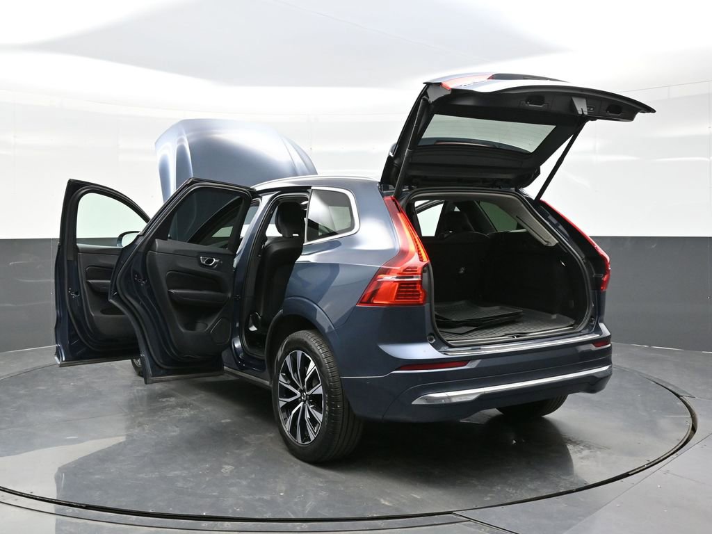 Used 2023 Volvo XC60 B5 Plus image 40