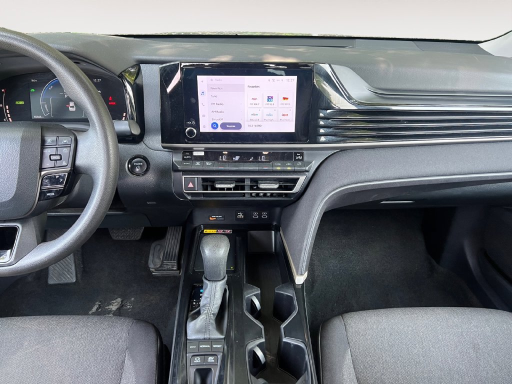 Used 2025 Toyota Camry LE FWD image 11