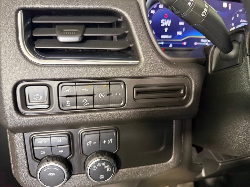 Used 2022 Chevrolet Suburban Z71 AWD/4WD image 21