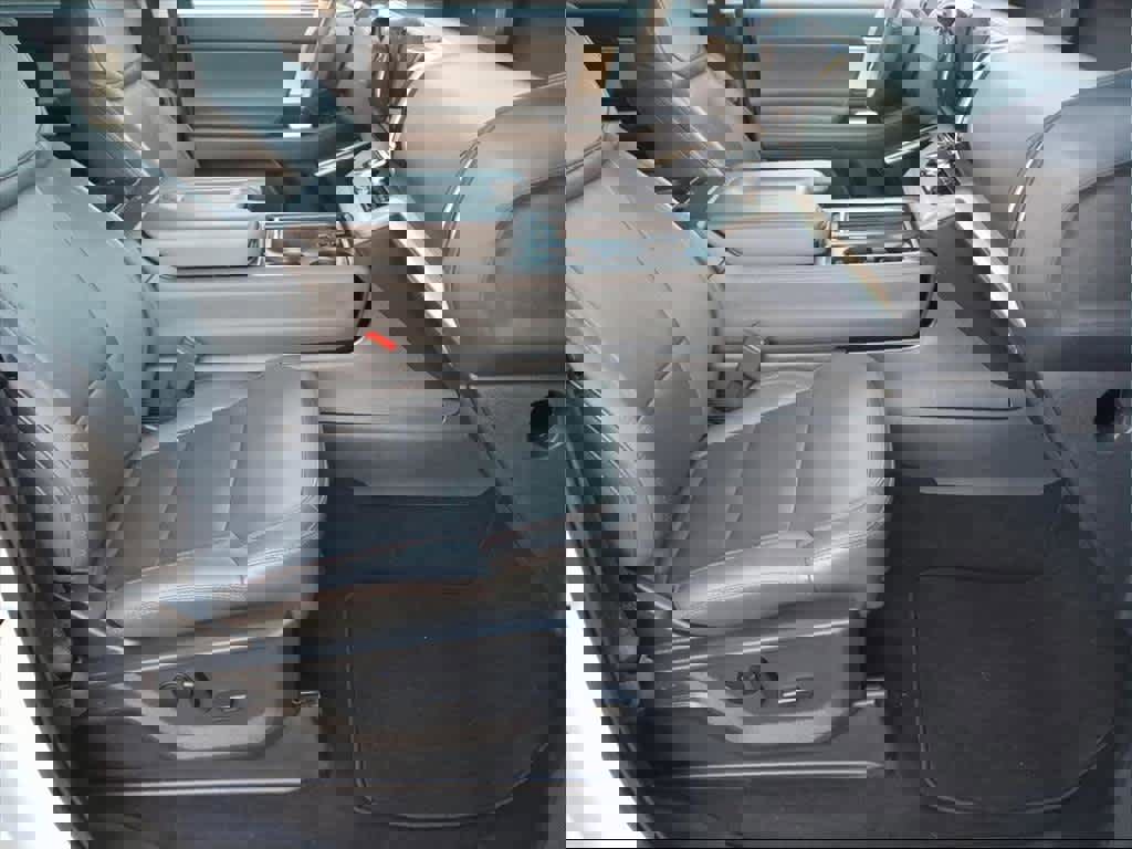 Used 2025 Ford Expedition Active image 6