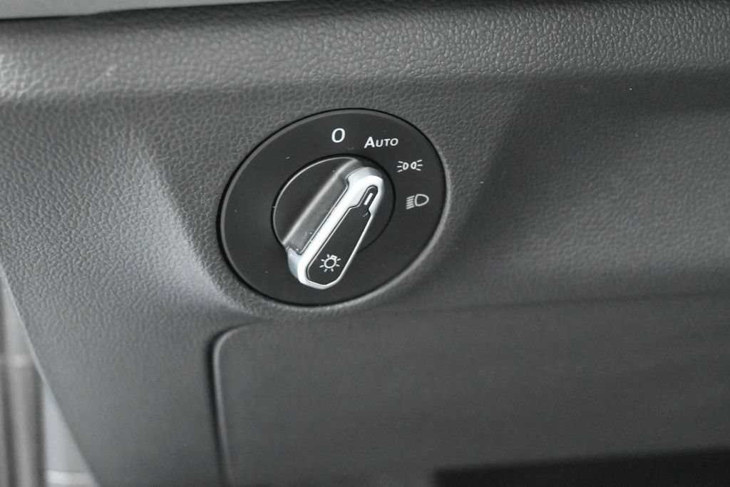 Used 2025 Volkswagen Jetta SE FWD image 16