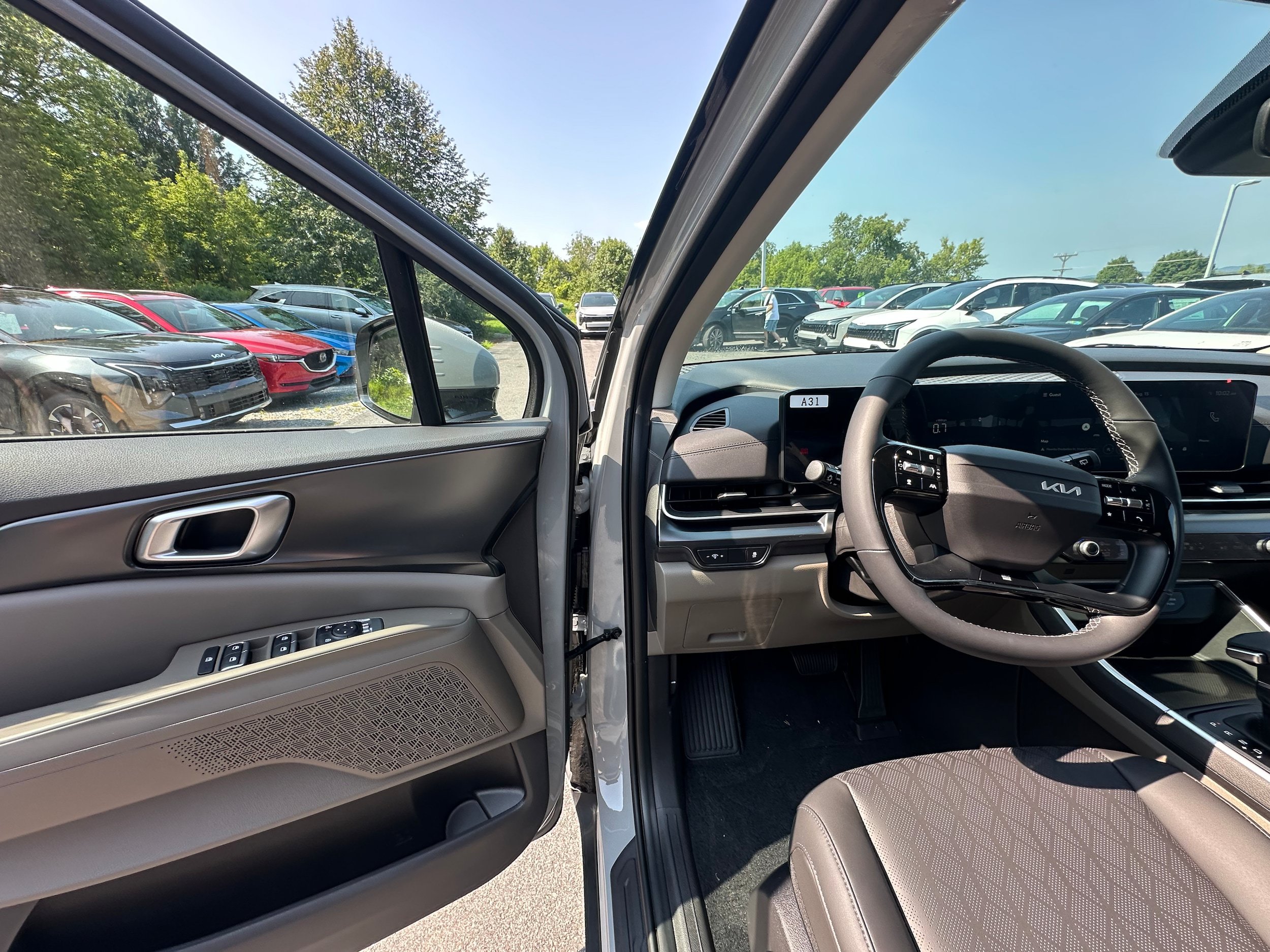 New 2027 Kia Carnival FWD image 25