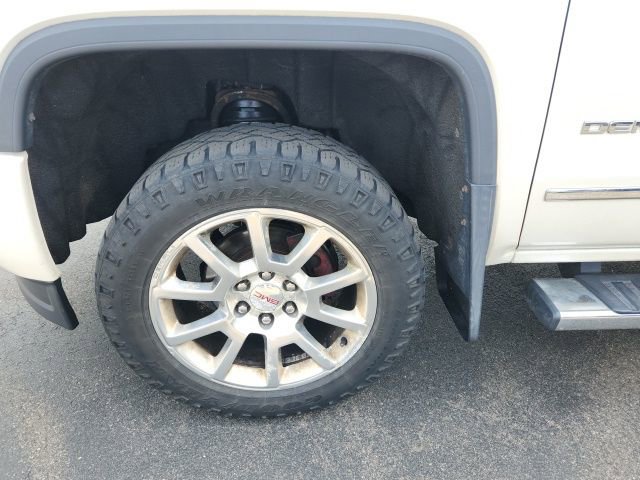 Used 2015 GMC Sierra 1500 Denali w/ Driver Alert Package image 9