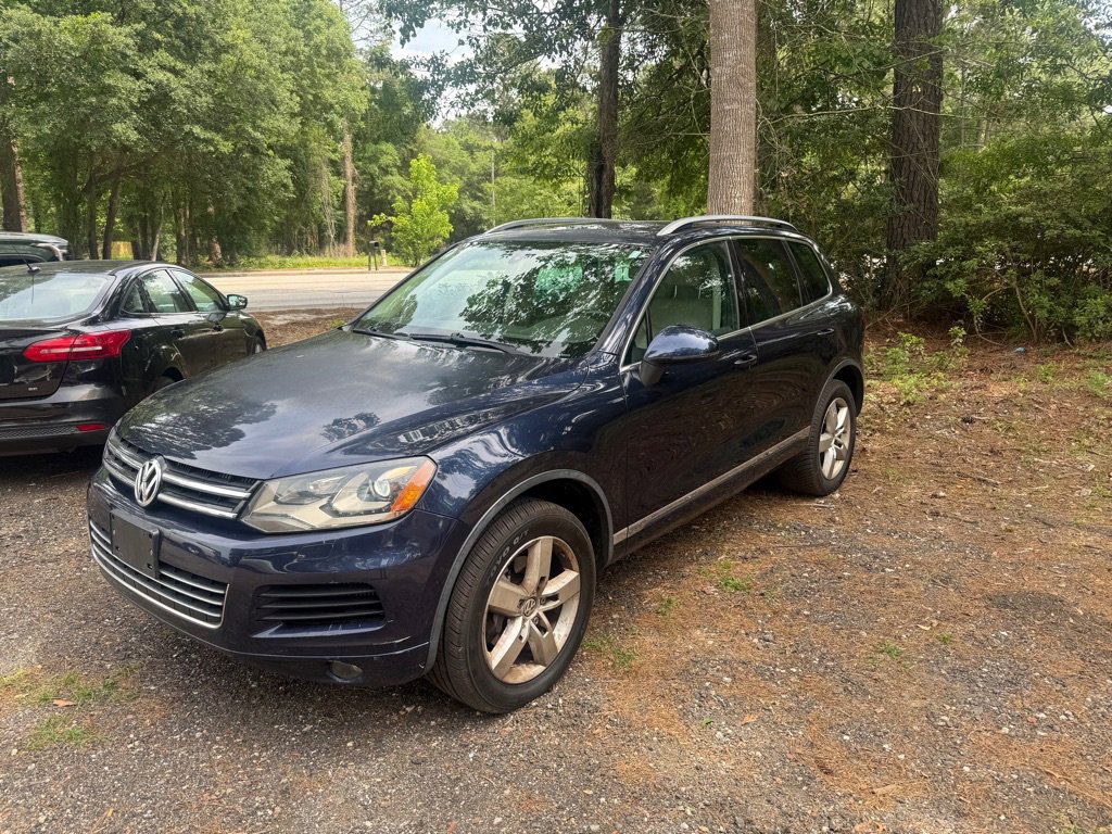 Used 2011 Volkswagen Touareg TDI AWD/4WD image 2