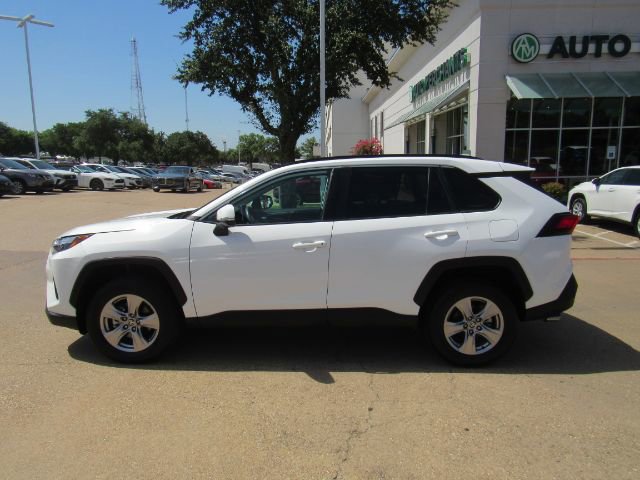 Used 2025 Toyota RAV4 XLE image 13