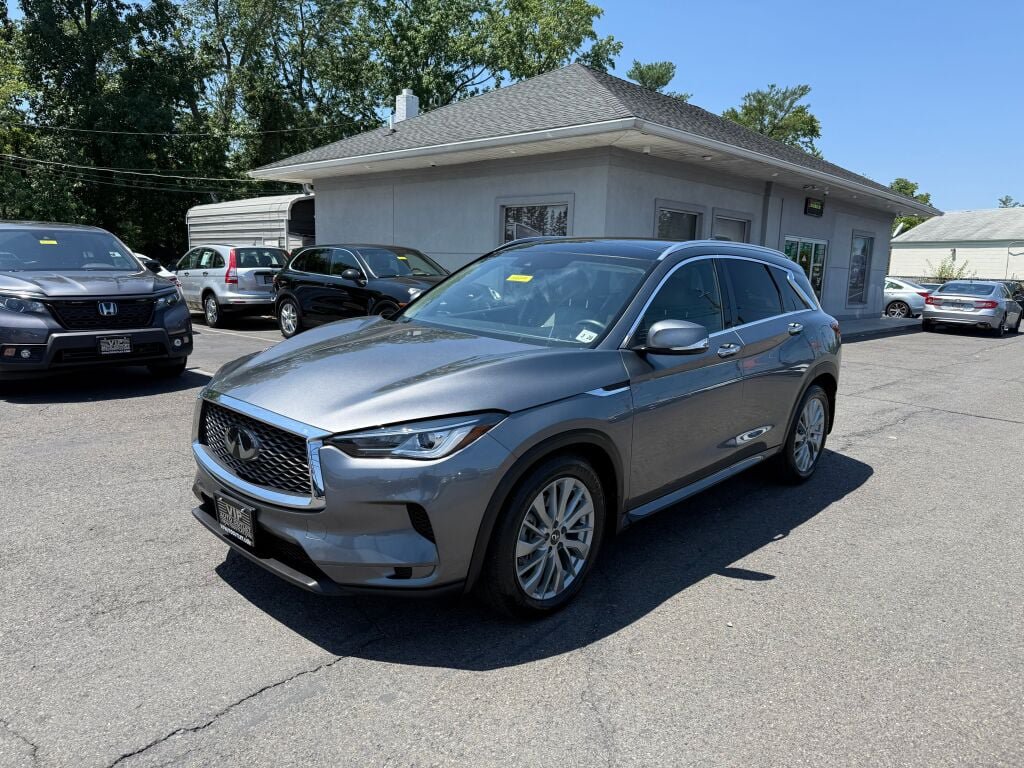 Used 2023 INFINITI QX50 Luxe AWD/4WD image 3