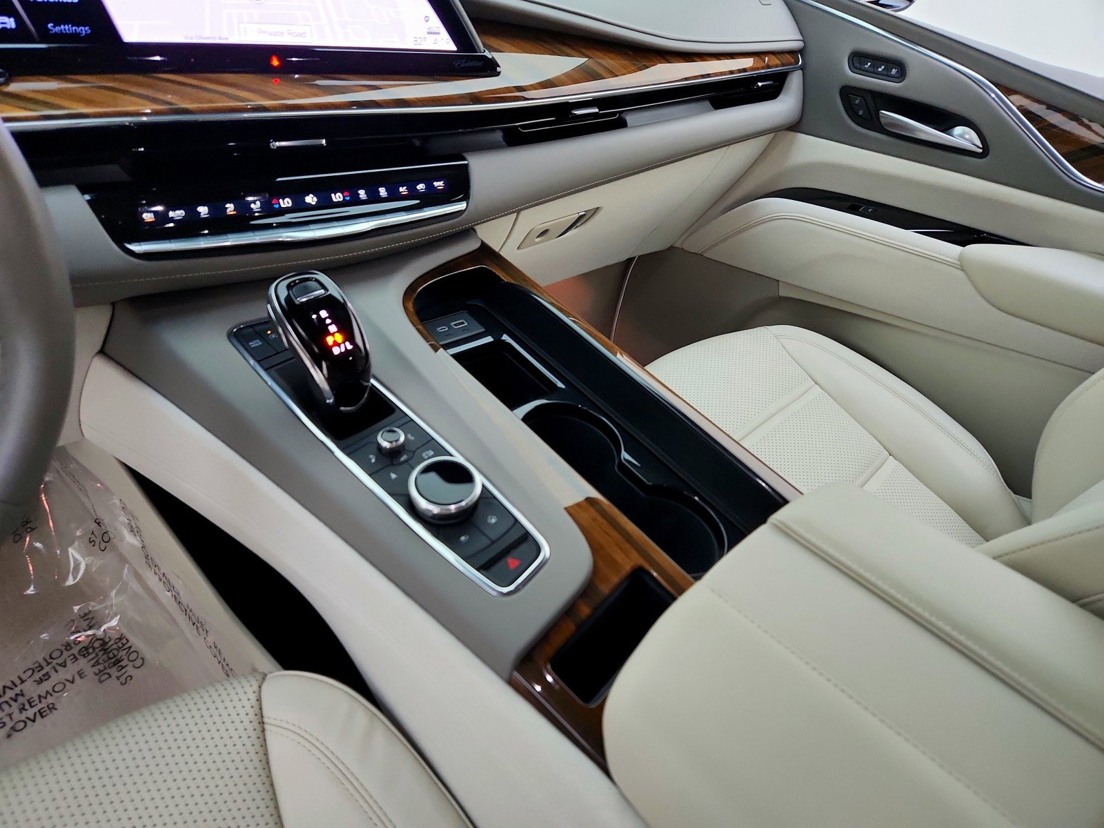 Used 2024 Cadillac Escalade ESV Premium Luxury Platinum w/ LPO, Floor Liner Package AWD/4WD image 19