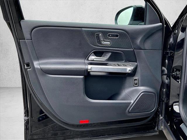 Used 2024 Mercedes-Benz GLB 250 4MATIC image 17