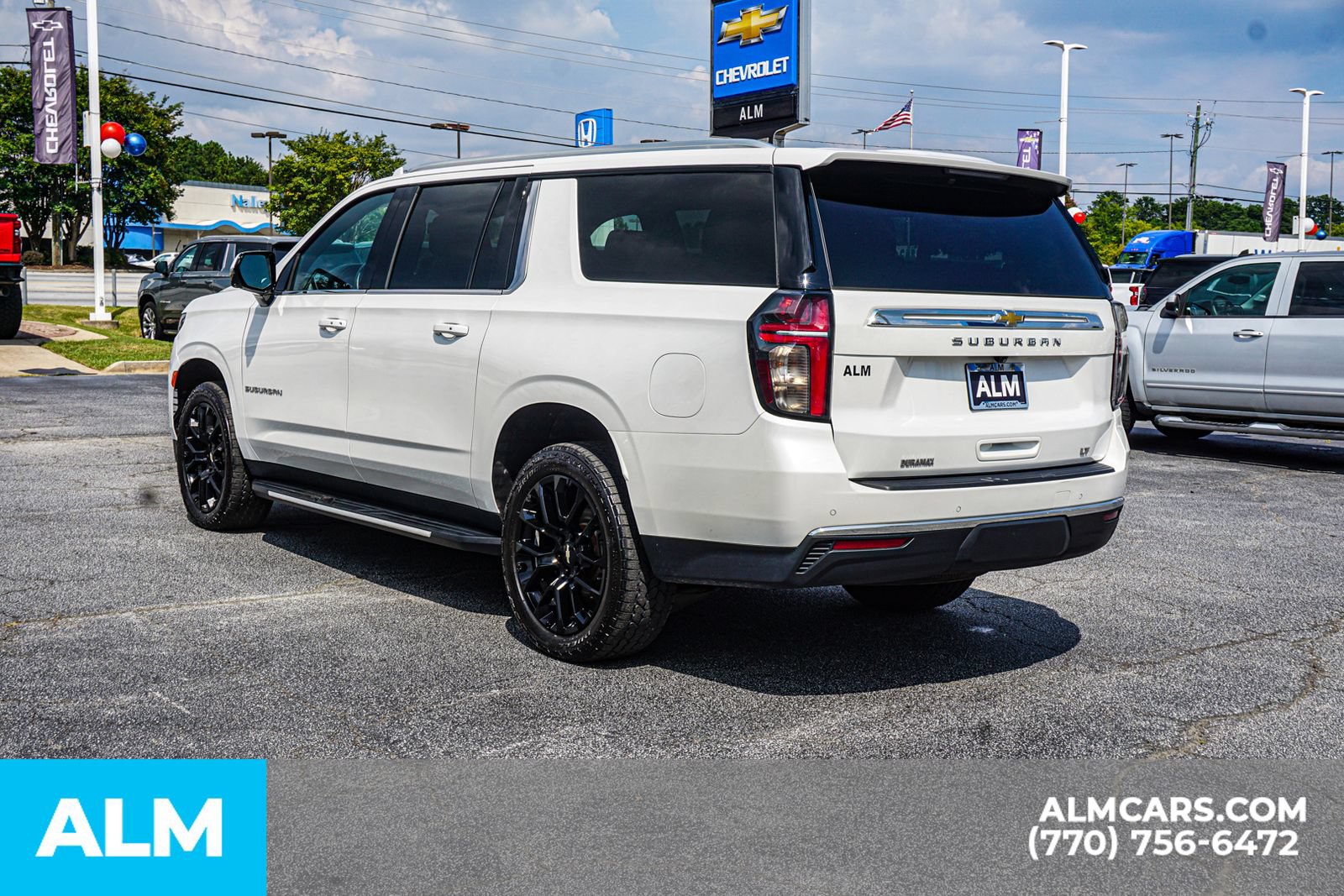 Used 2022 Chevrolet Suburban LT w/ LT Signature Package AWD/4WD image 7