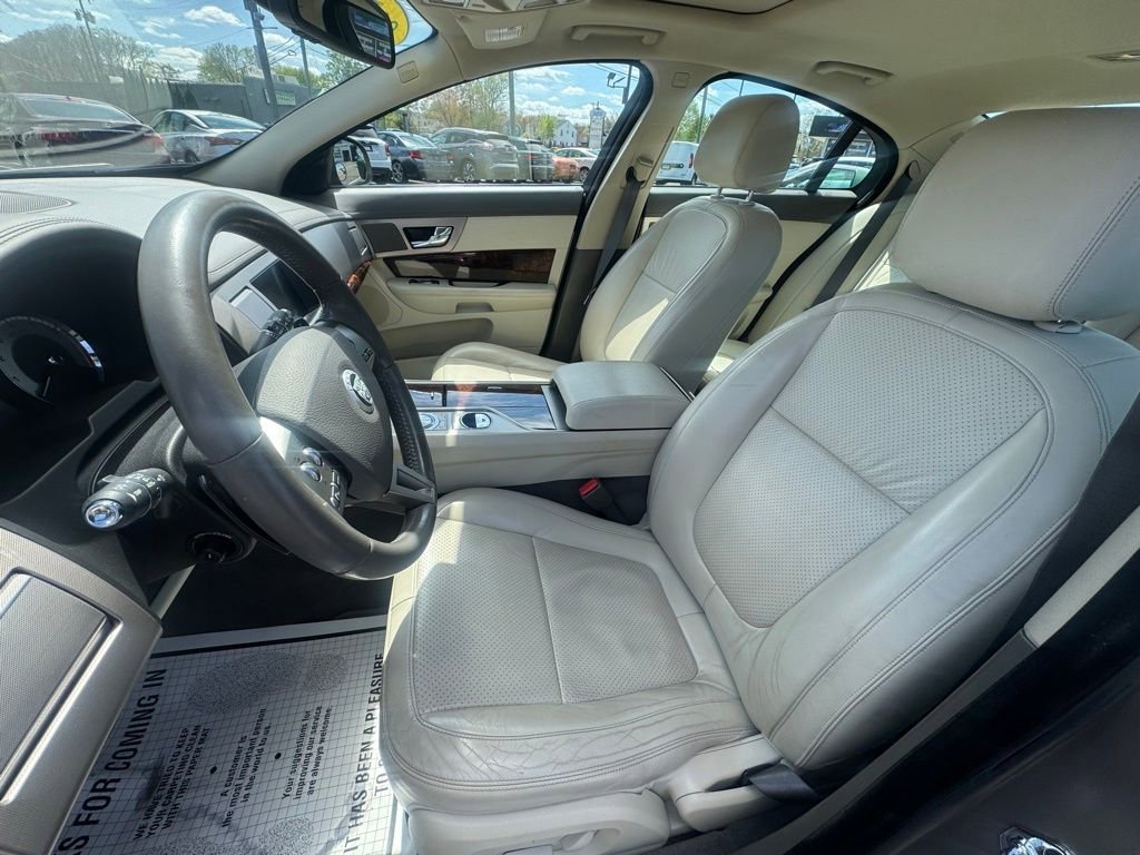 Used 2009 Jaguar XF Premium RWD image 32