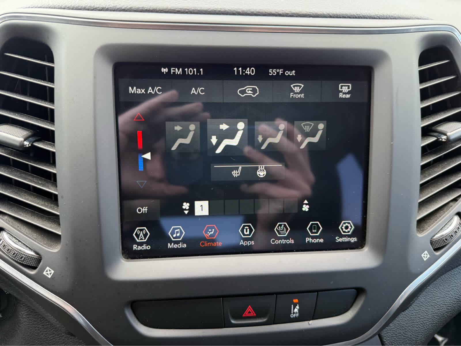 Used 2022 Jeep Cherokee Latitude AWD/4WD image 20