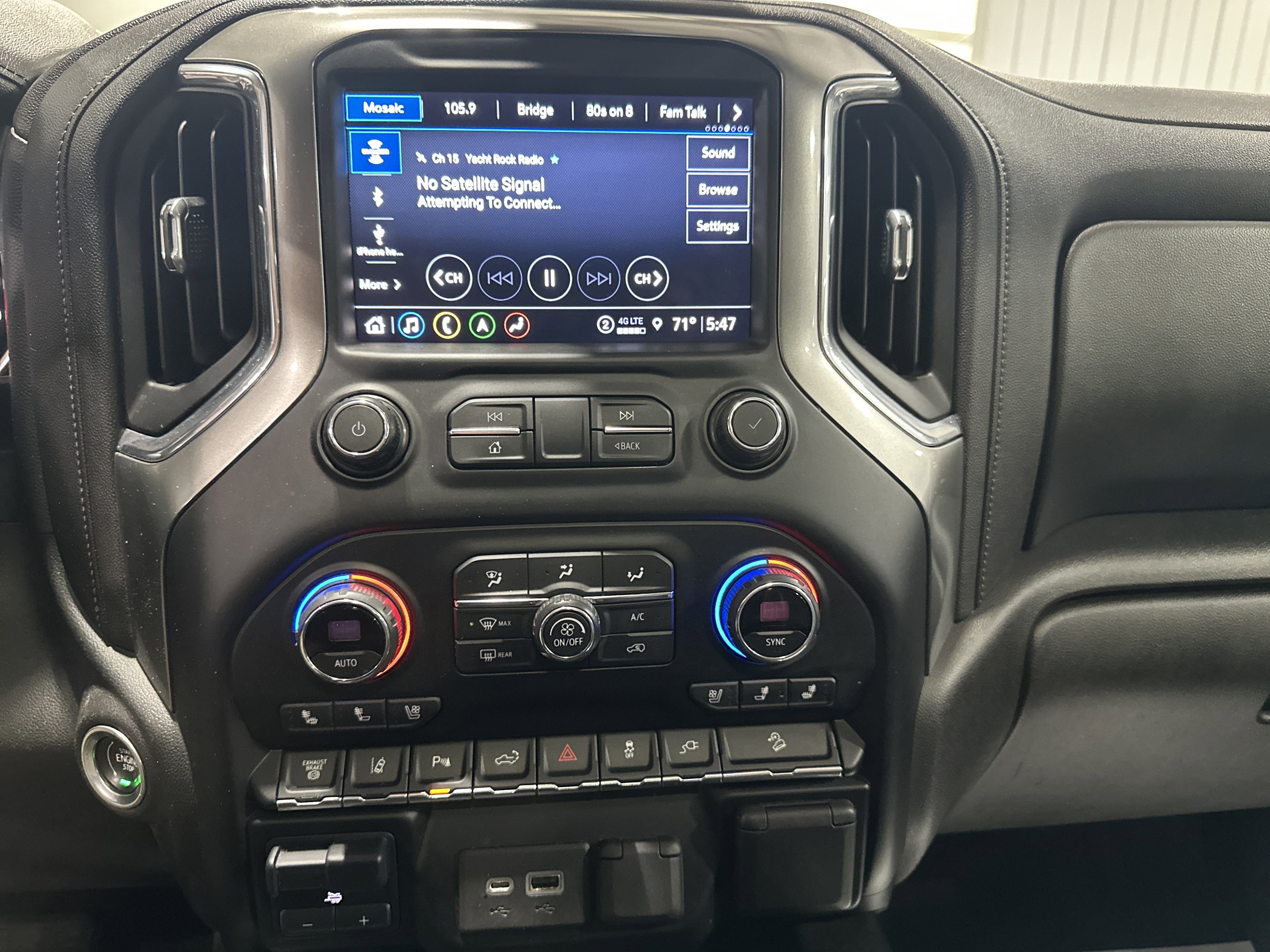 Used 2021 Chevrolet Silverado 2500 LTZ w/ LTZ Convenience Package AWD/4WD image 19