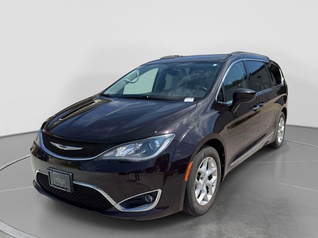 Used 2017 Chrysler Pacifica Touring-L w/ Tire & Wheel Group FWD image 8