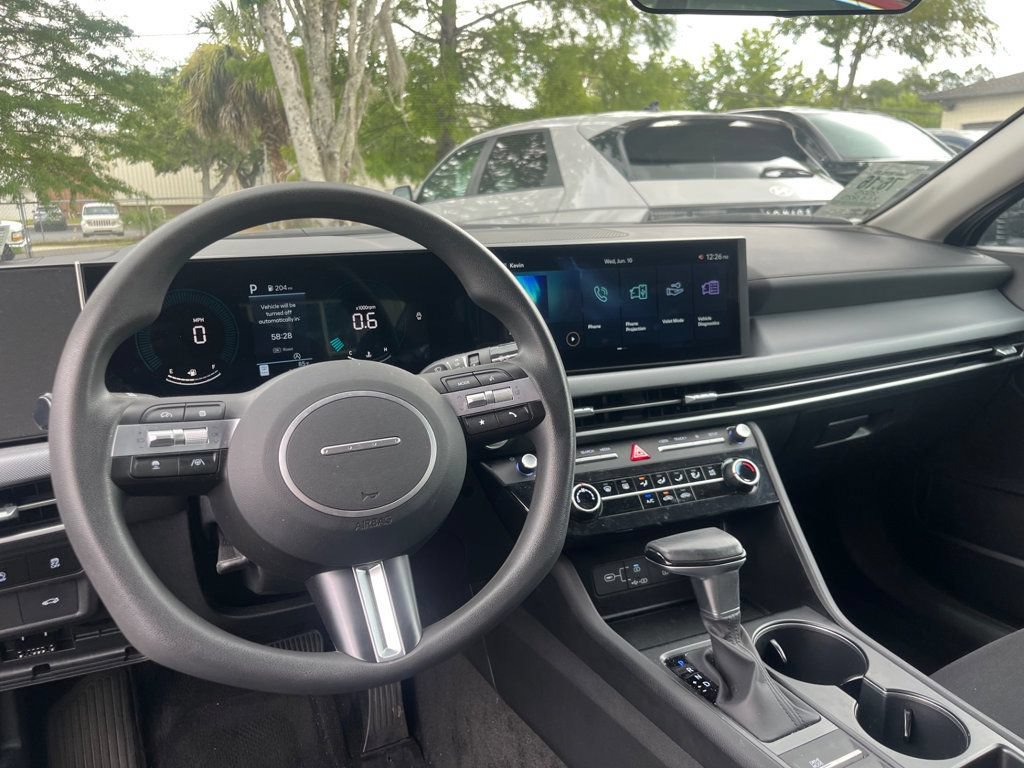 Used 2025 Hyundai Sonata SE FWD image 4