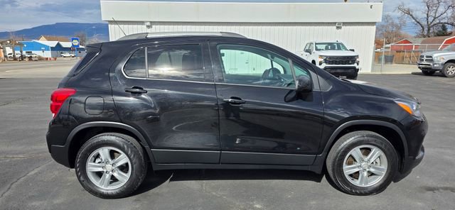 Used 2022 Chevrolet Trax LT w/ LT Convenience Package image 6