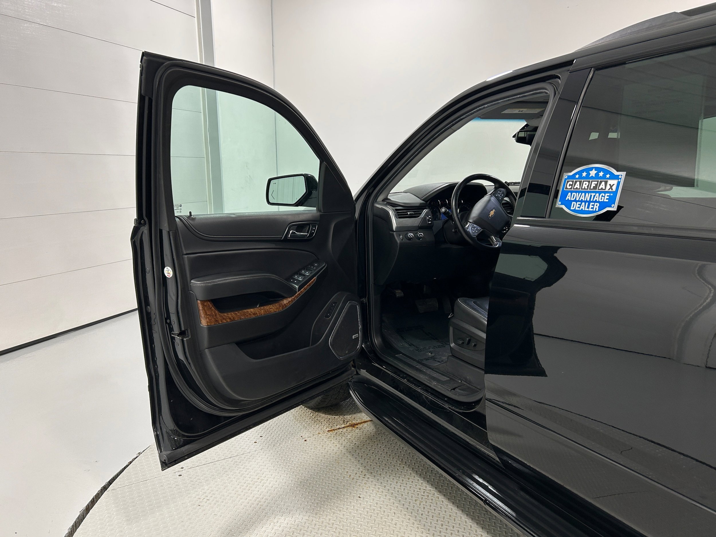 Used 2020 Chevrolet Suburban Premier image 23