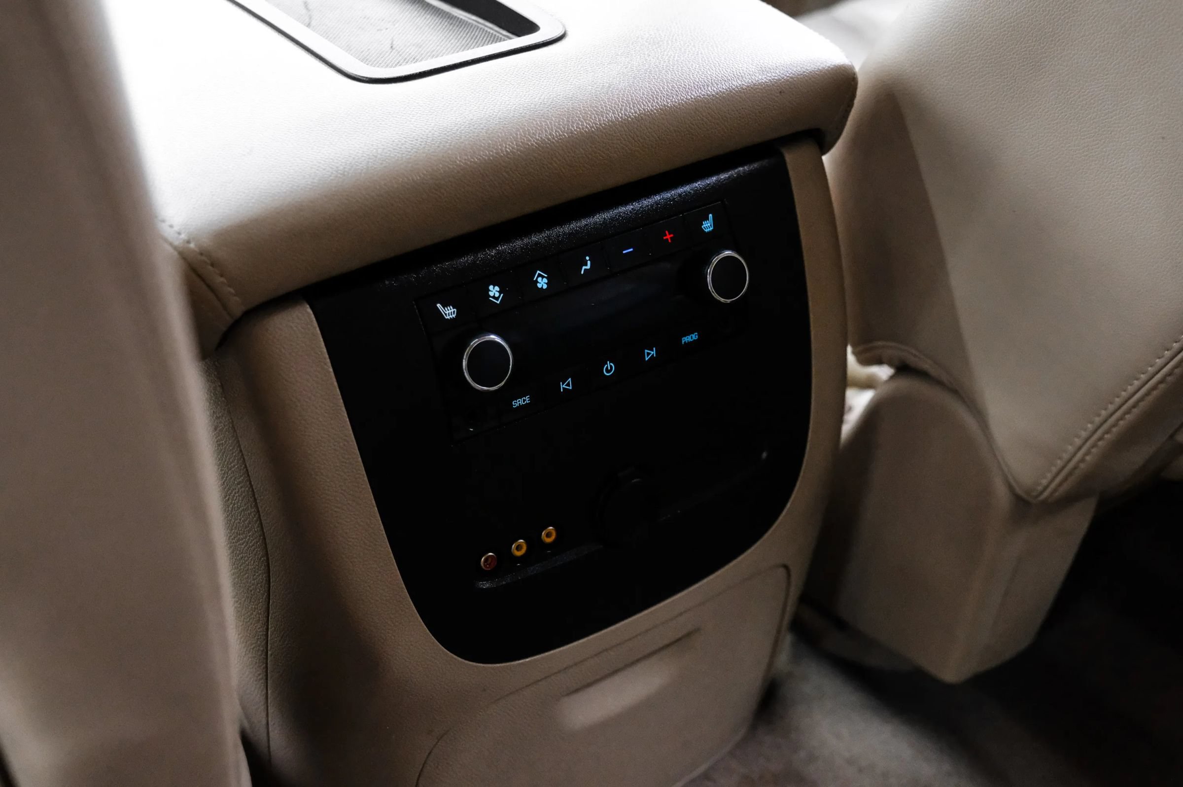 Used 2013 Chevrolet Tahoe LTZ RWD image 43