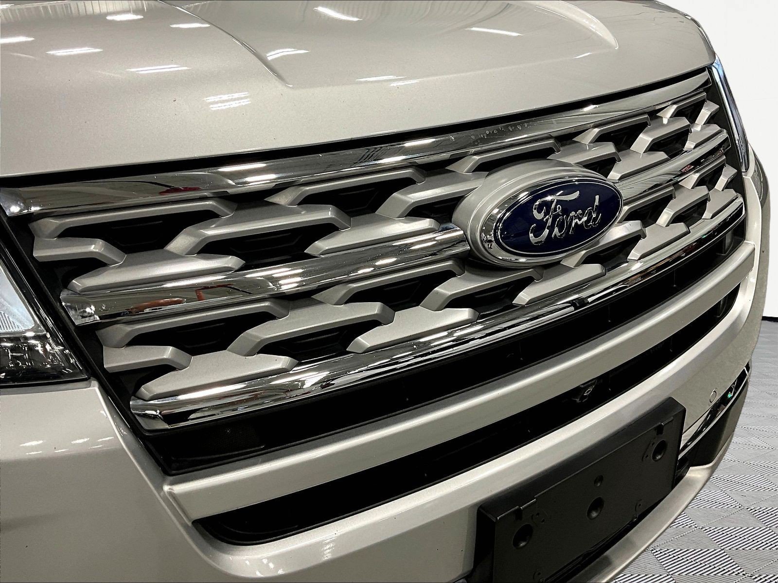 Used 2018 Ford Explorer Limited AWD/4WD image 33