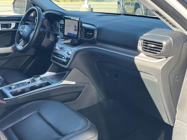 Used 2024 Ford Explorer XLT w/ Equipment Group 202A AWD/4WD image 25