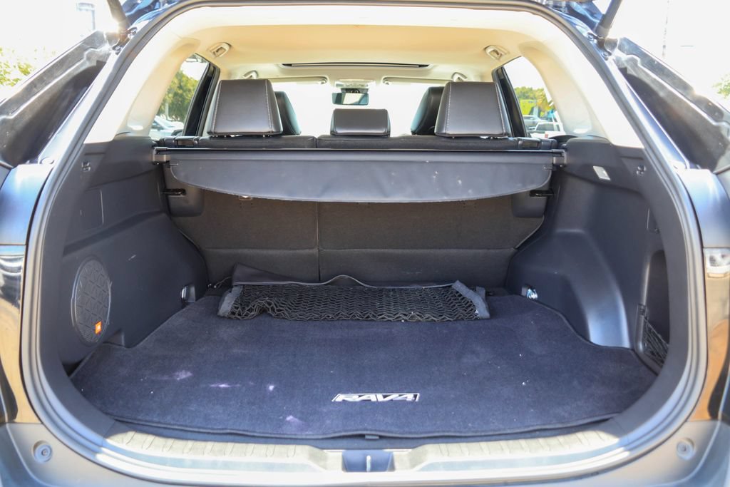Used 2019 Toyota RAV4 Limited FWD image 29